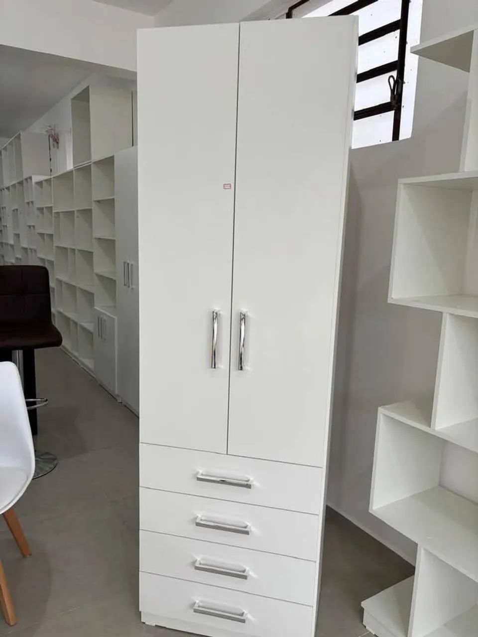 Multiuso 2 portas e 4 gavetas