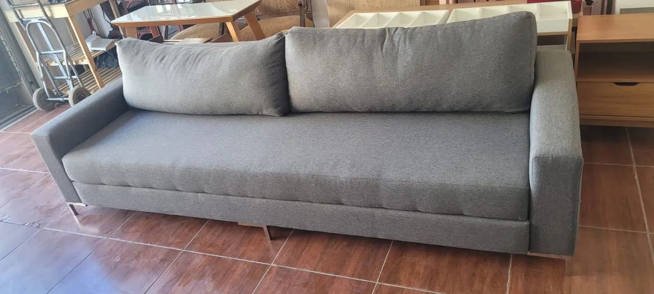 Selling this sofa in excellent condition65704309938305122