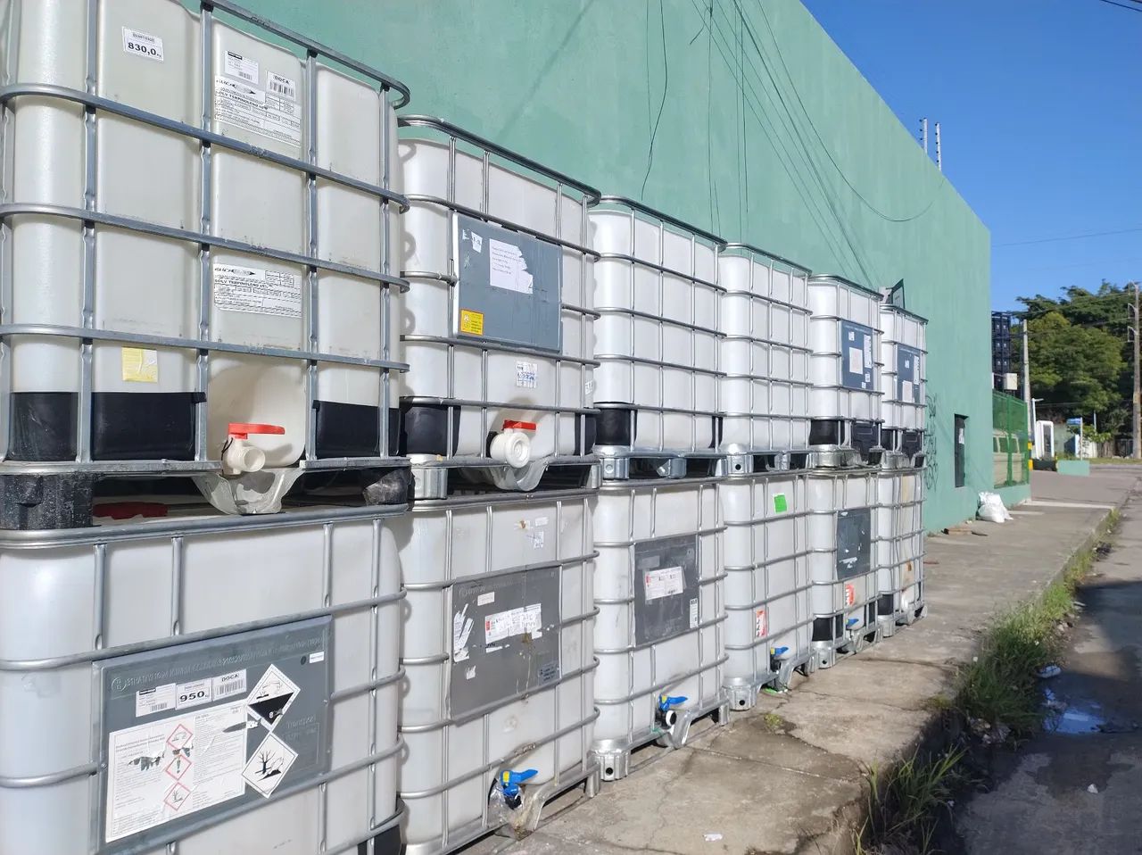 Vendo container IBC plástico de 1000 Litros seminovos.  - Foto 3
