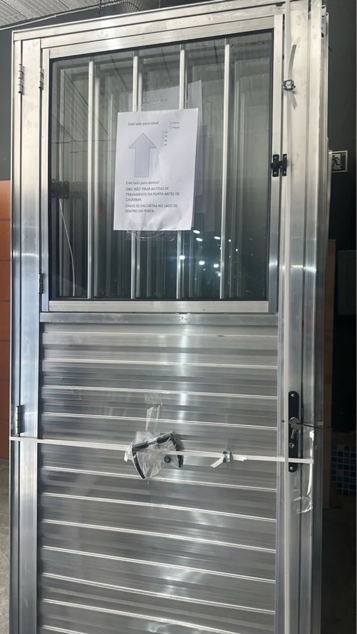 Portas de Alumínio com Vidro e Grade 80CM - Queima de Estoque! - Foto 3