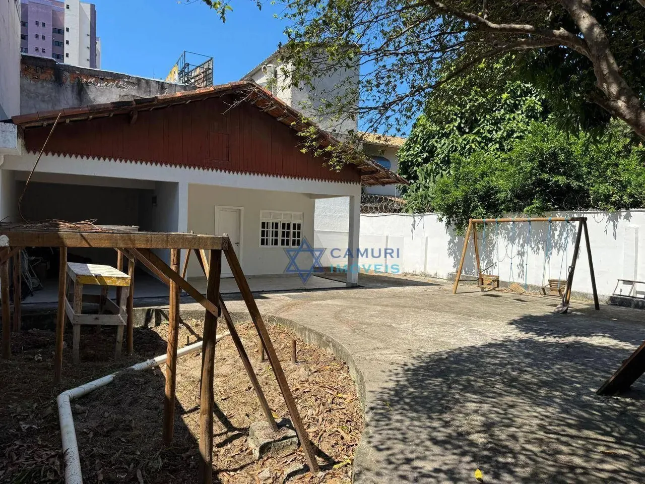 Espaçosa Área com Casa para Creche ou Afins na Praia da Costa