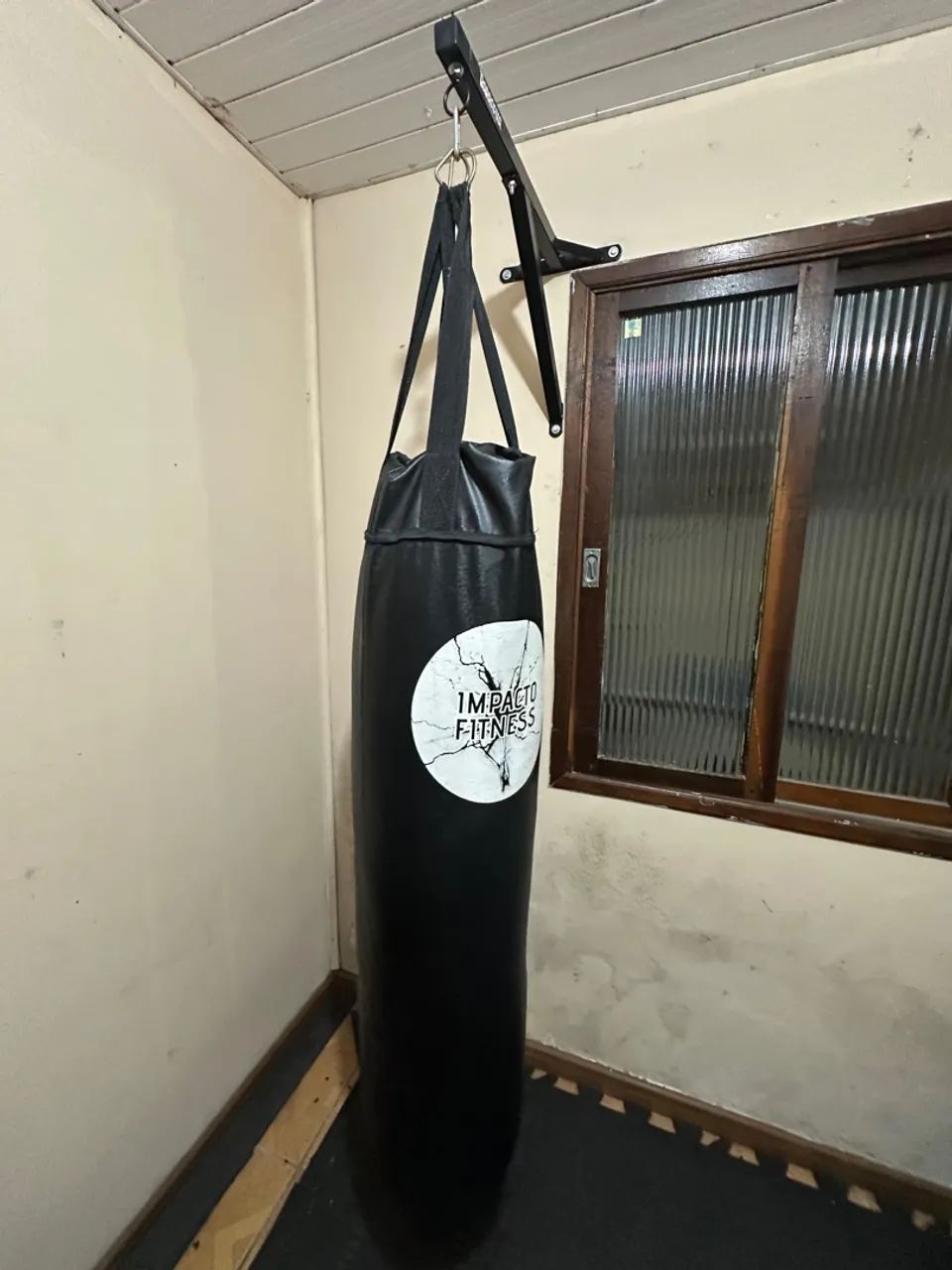 Saco de pancada com suporte