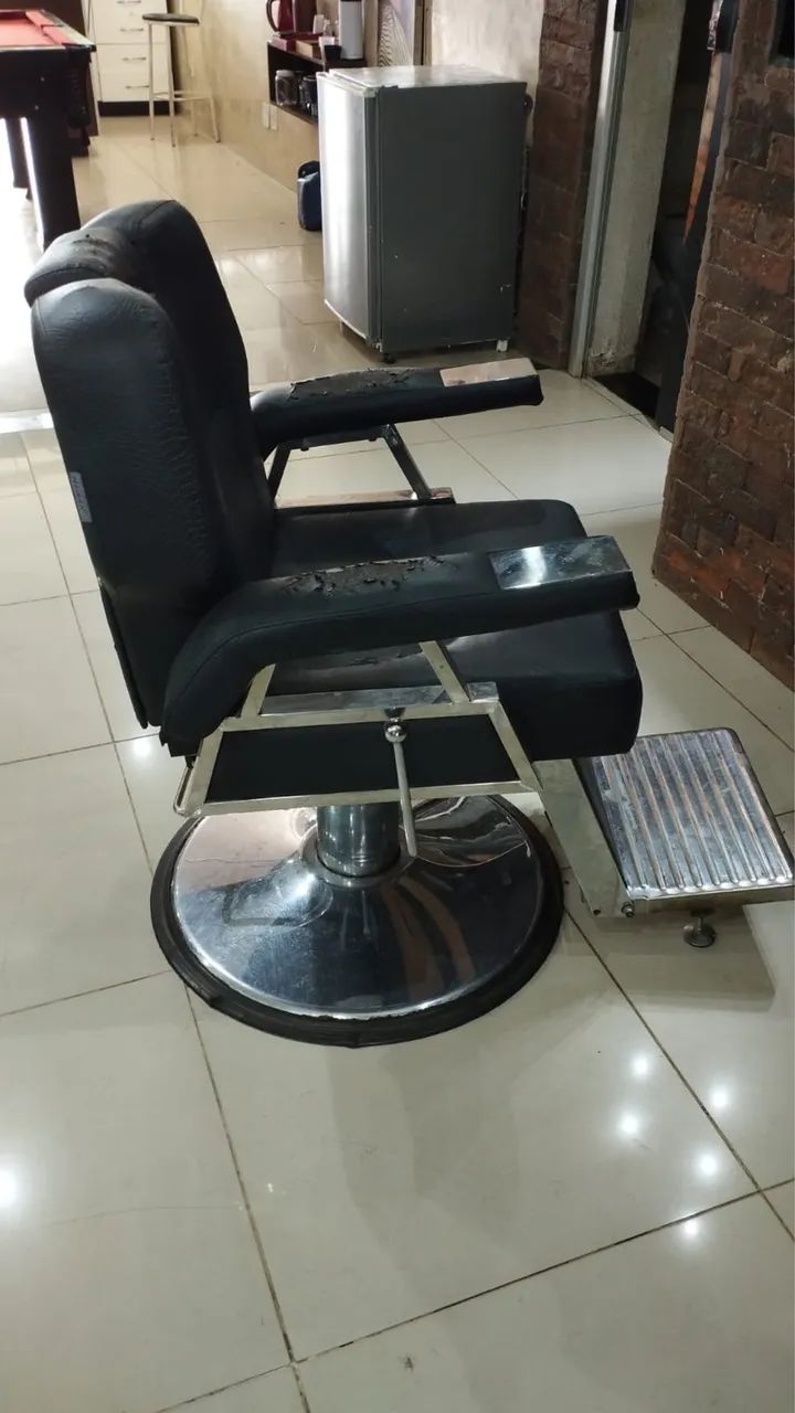 Vendo cadeira de barbeiro  - Foto 3