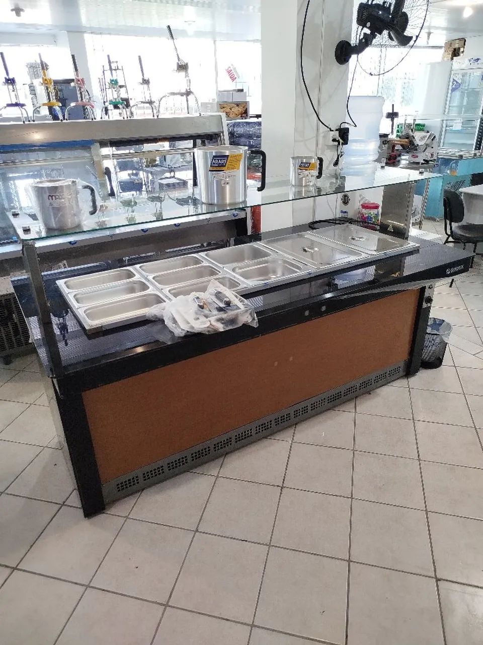 R1 Buffet térmico aquecido para 10gns com cubas e tampas Gelopar 