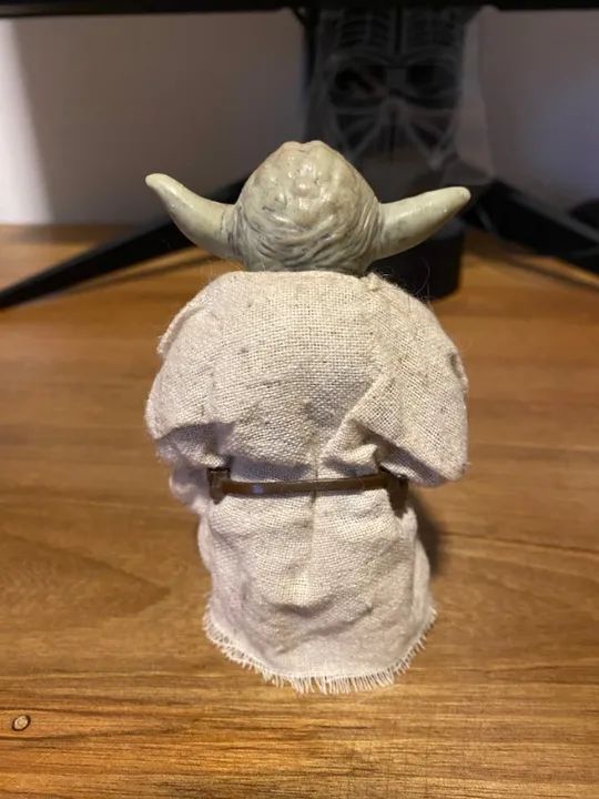 Boneco mestre yoda pvc com roupa em tecido - Foto 3