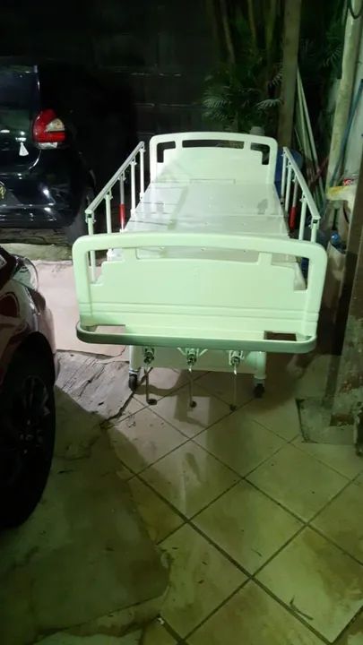 Cama Hospitalar 3 posições,com colchão azul,1999 reais.impecavel. - Foto 2