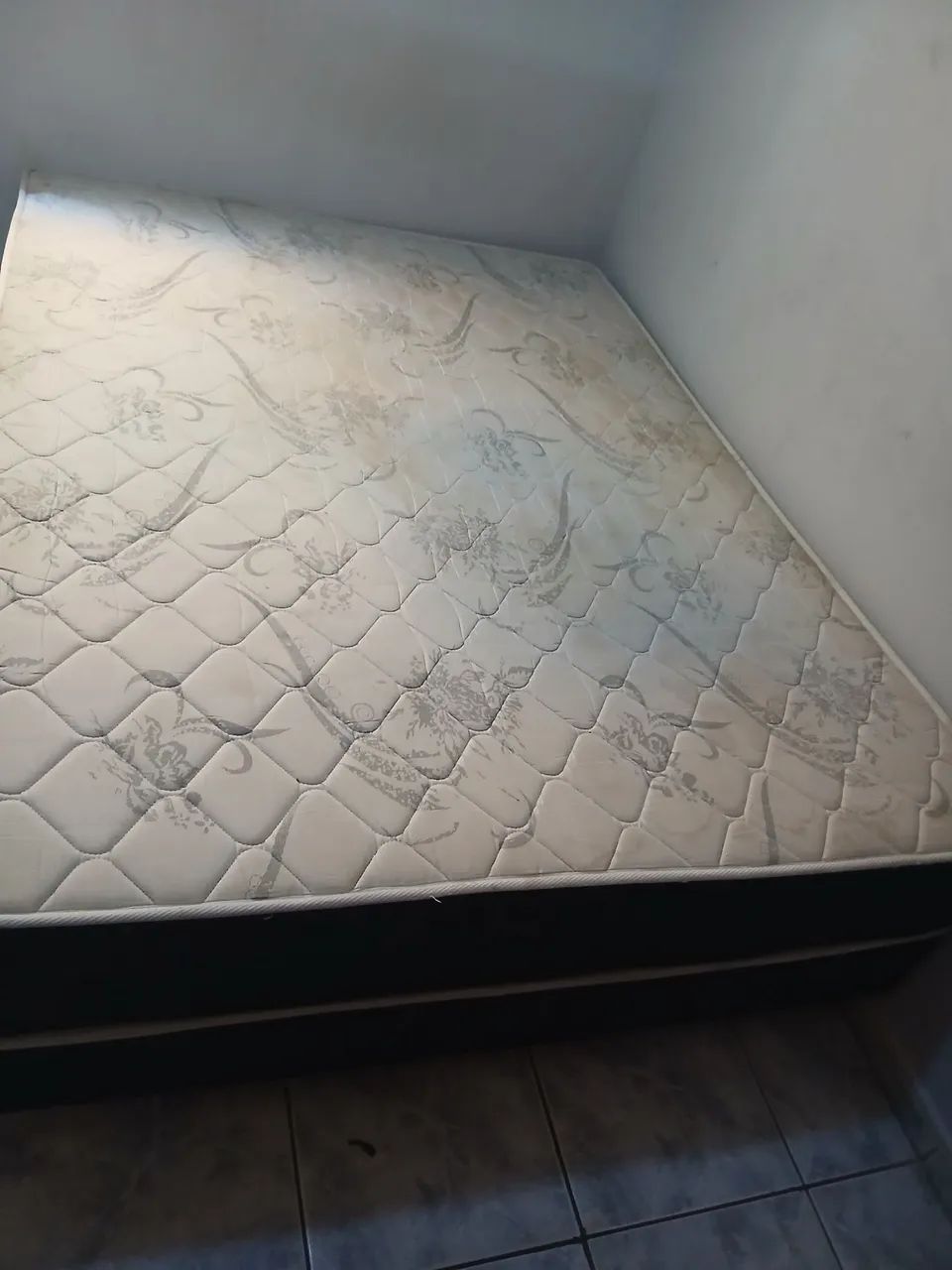 Cama Box Queen
