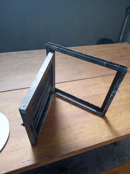 Portinhola alumínio preto 0,37 X 0,40cm - Foto 3