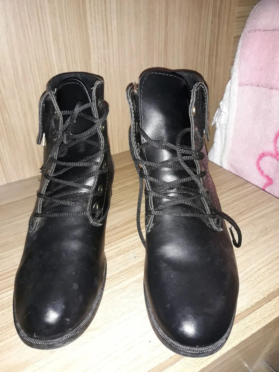 Botas Femininas de Couro Preto - Foto 4