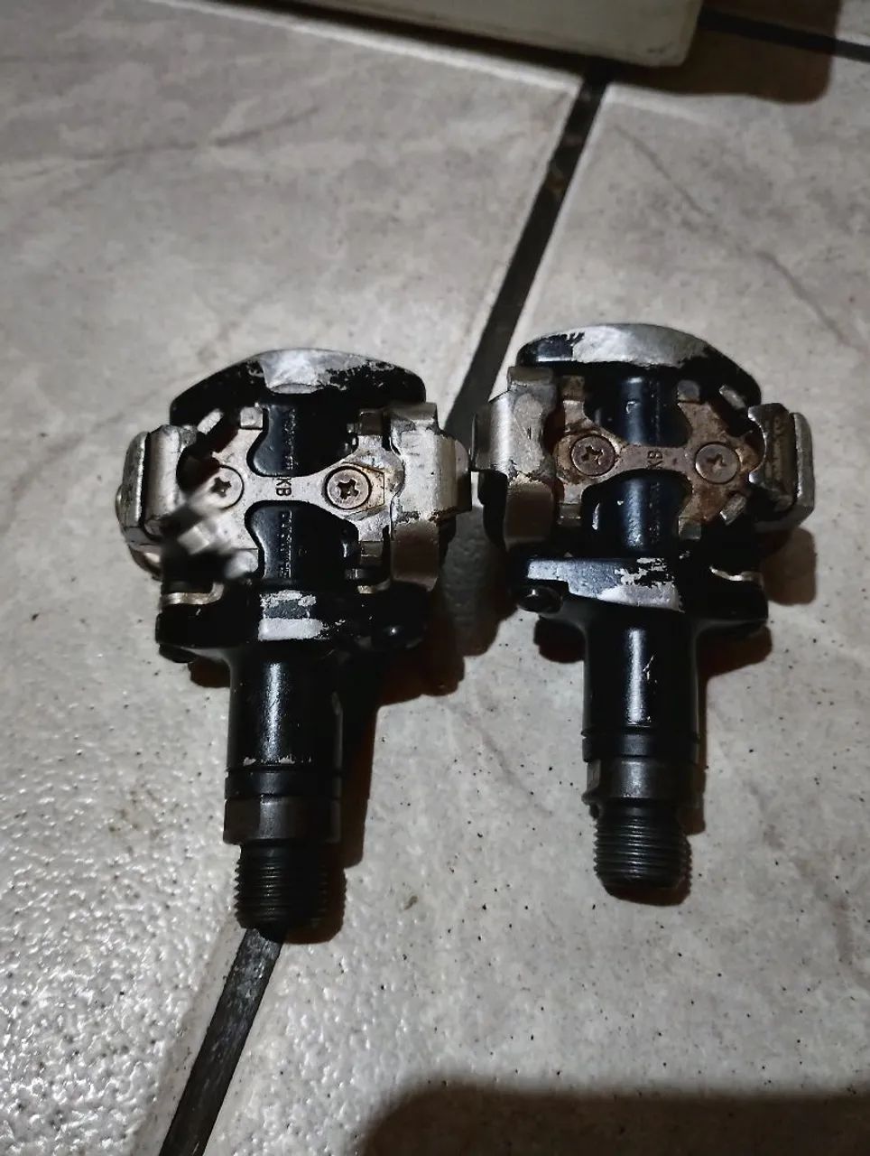 Pedais Shimano M505 com plataforma