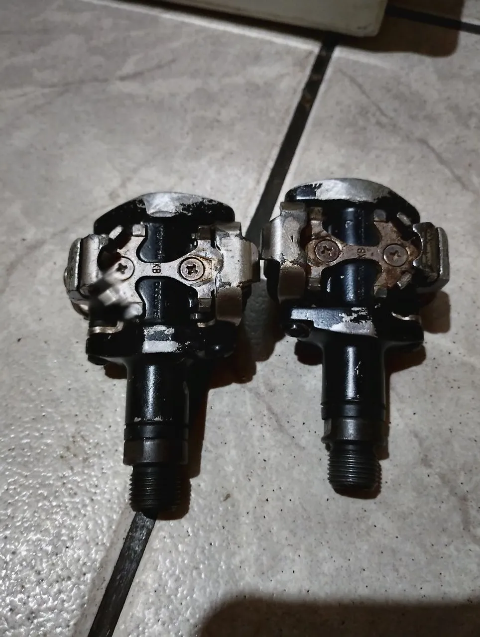 Pedais Shimano M505 com plataforma