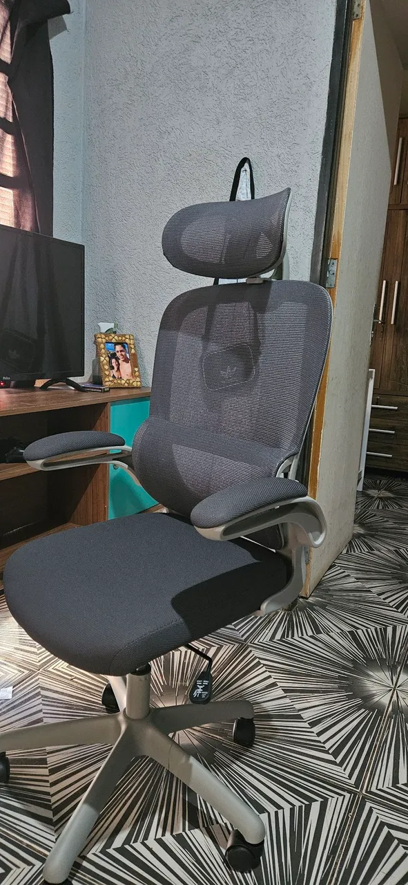 Cadeira de Escritório Ergonômica - Conforto e Design