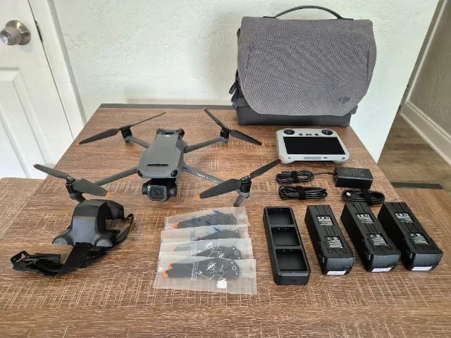 DJI MAVIC 3 CLASSIC - Fly More Combo