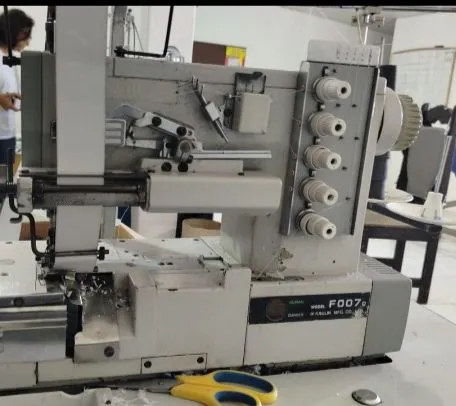 Máquina de costura industrial JUKI FO07