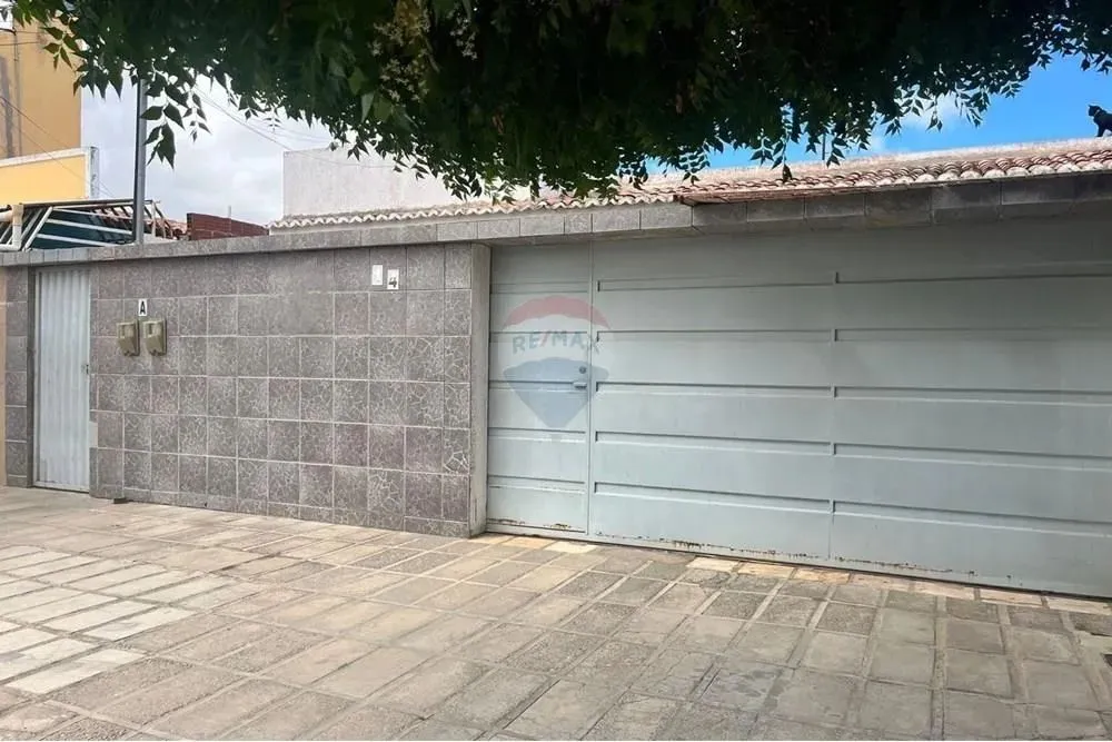 Oportunidade no José e Maria Casa com estrutura independente nos fundos!
