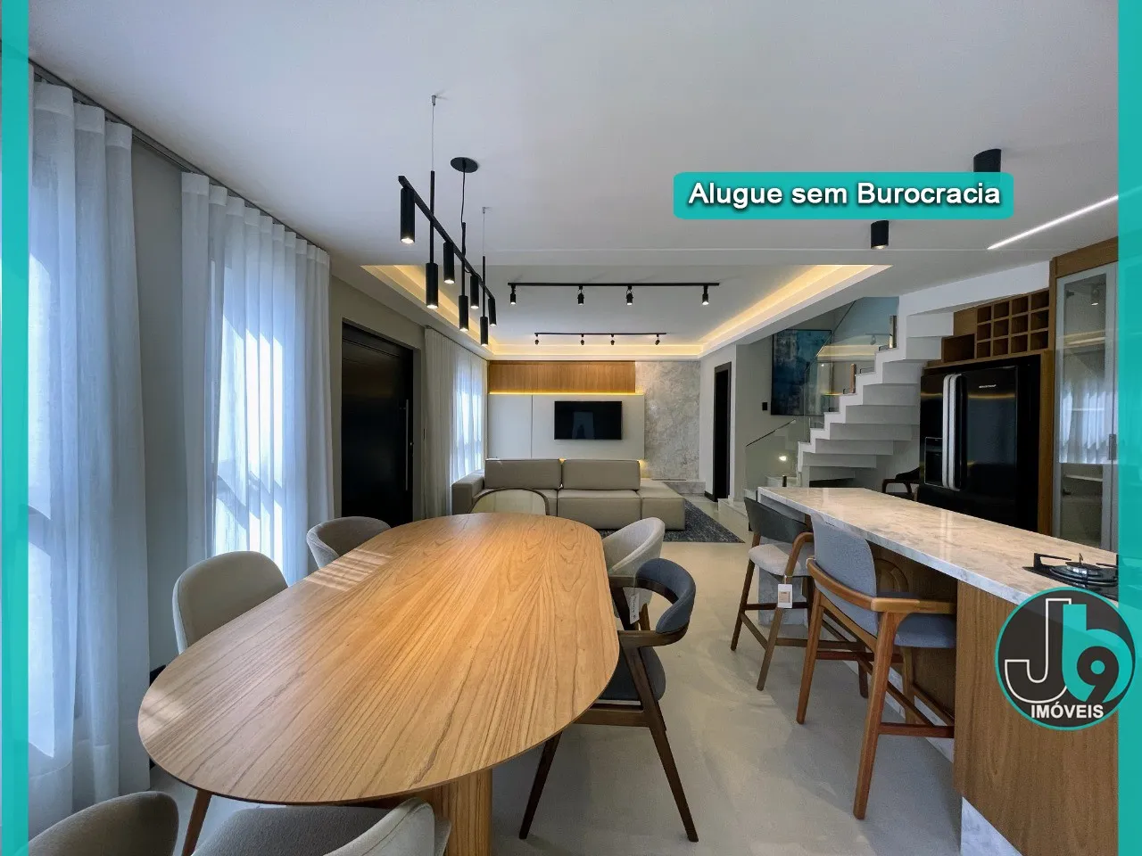 Sobrado de Condomínio Santa Felicidade 172m² Integrada com Alexa, Lareira e Completamente