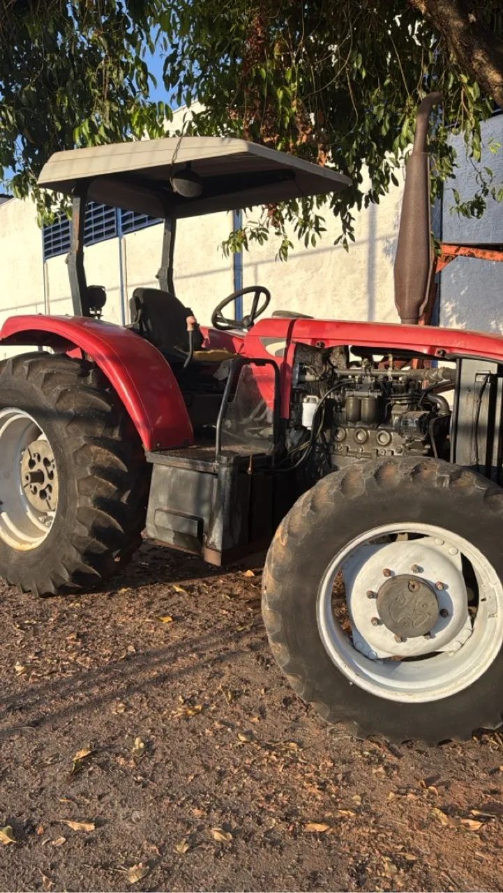 Trator Agrale motor MWM 2013 c/ 4.000 horas 