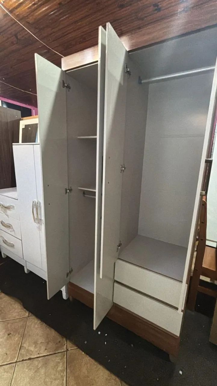 Guarda-Roupa 4 Portas Branco com Detalhes em Madeira - Foto 3
