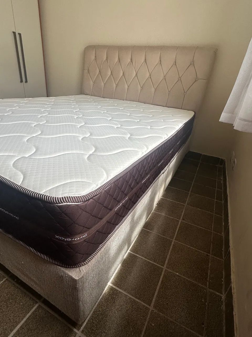 Cama Queen completa + cabeceira 