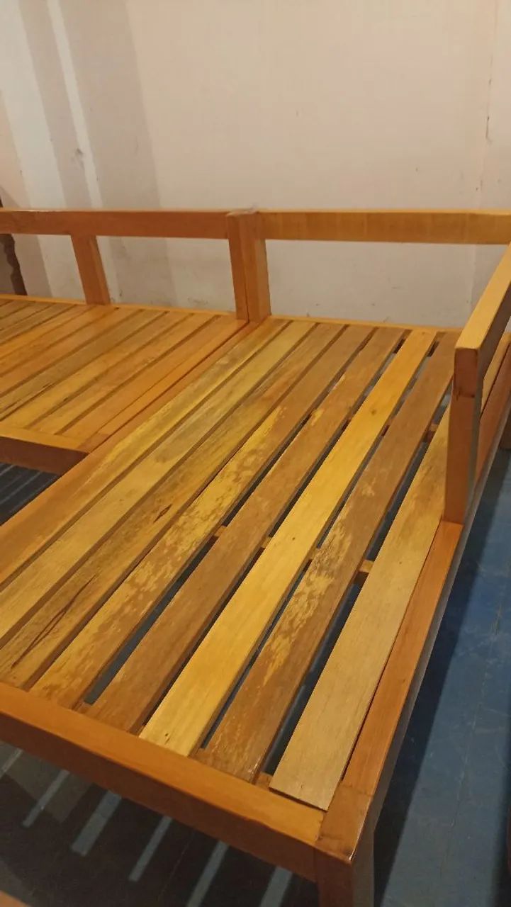 Mesa tem madeira de lei Nobre