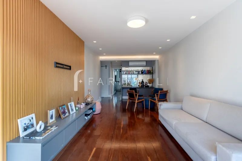 Lindo apartamento com varanda em rua tranquila e arborizada de Ipanema. - Foto 2