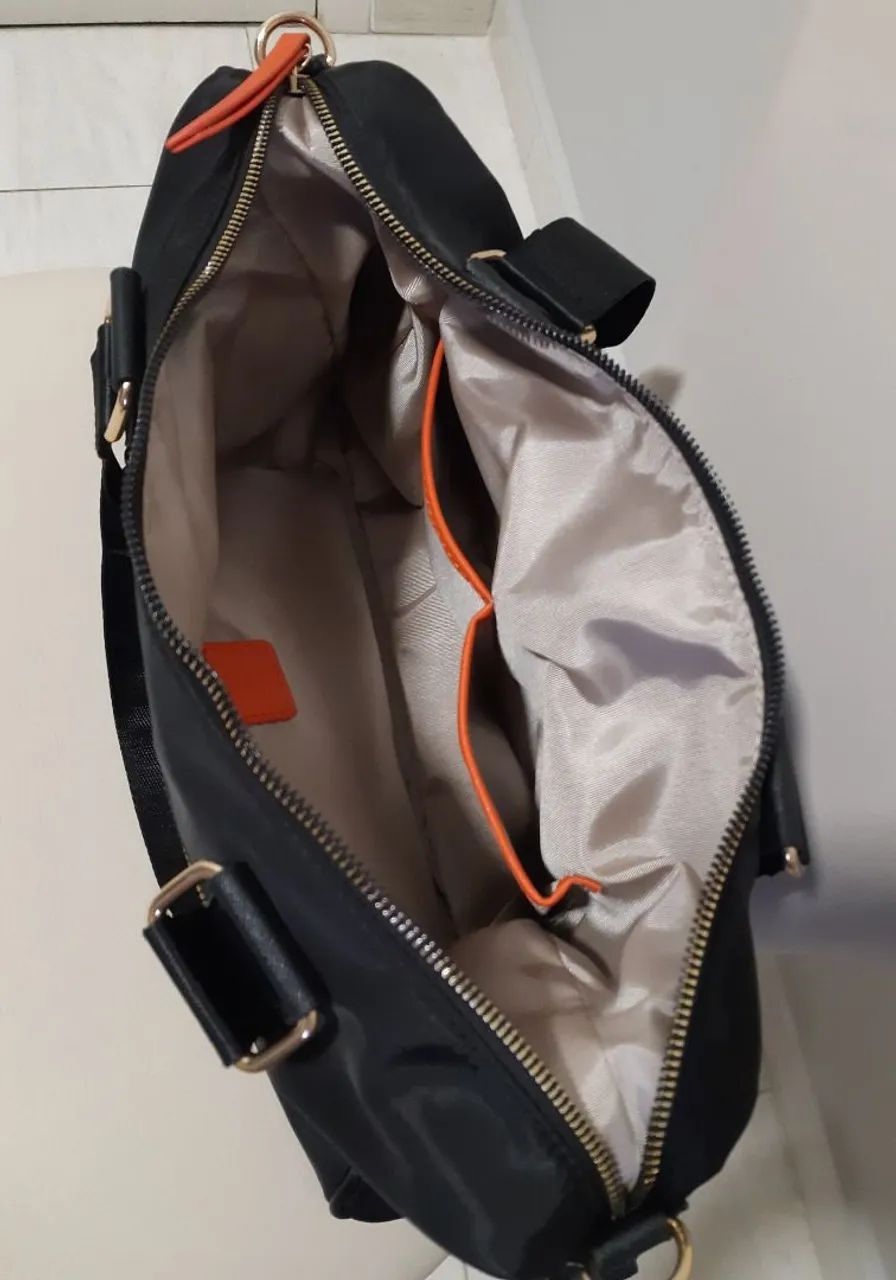 BOLSA PRETA ELEGANTE E VERSÁTIL LE POSTICHE - PERFEITA, BONITA E MATERIAL ALTA QUALIDADE  - Foto 3