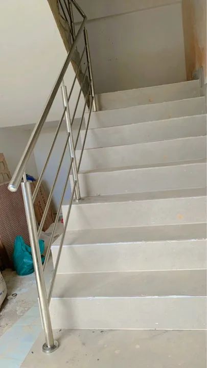 Corrimão em aço inox escovado e polido