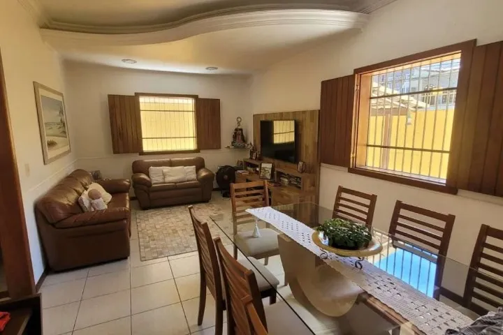 Casa em Ponta Negra com 3 quartos VP027