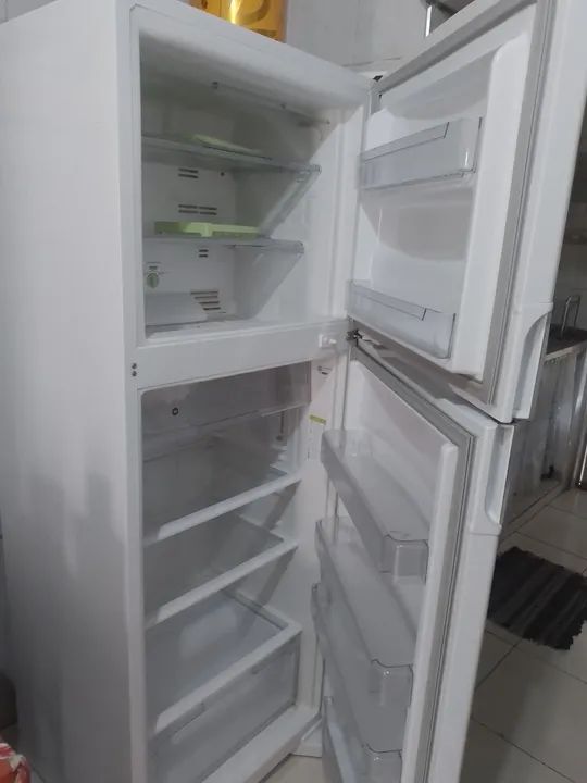 Vende-se Geladeira Duplex Fost Free em excelente estado  - Foto 3