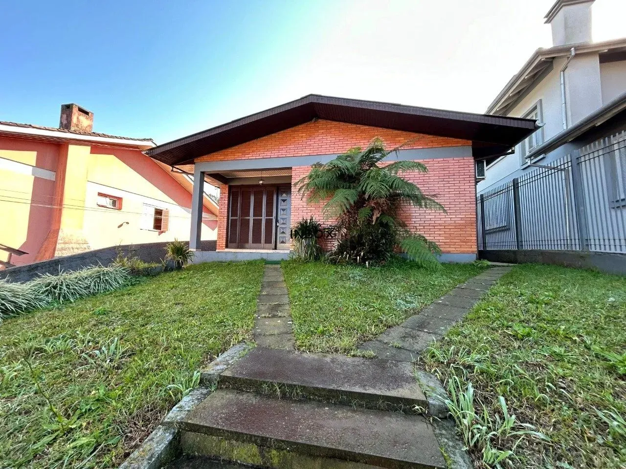 INBOX CIA IMOBILIÁRIA ALUGA - CASA INDIVIDUAL DE 03 DORMITÓRIOS NO BAIRRO FENAVINHO EM BEN