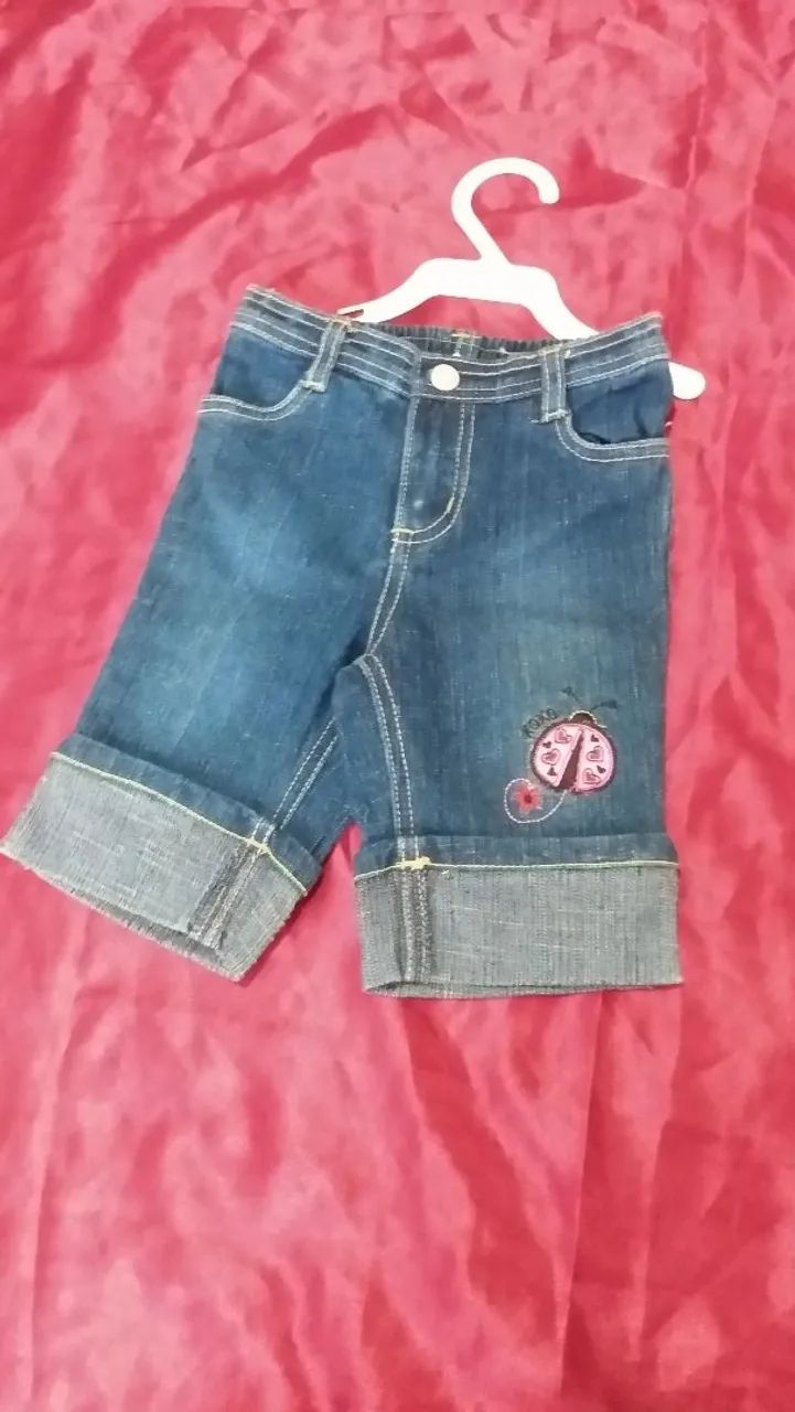 Calça jeans com bordados 