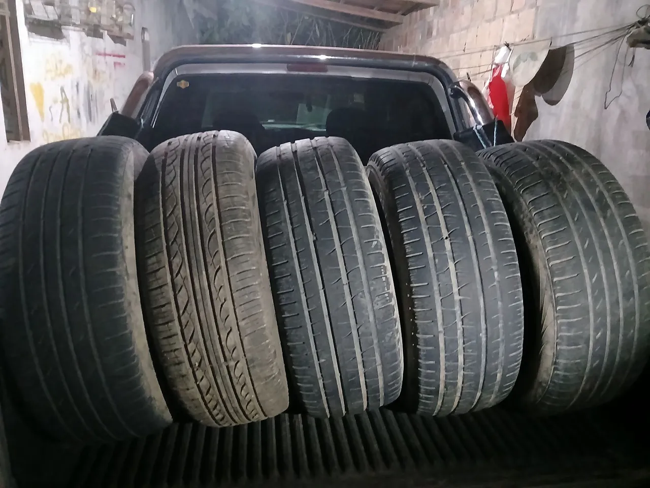 Pneus 235/60. R16