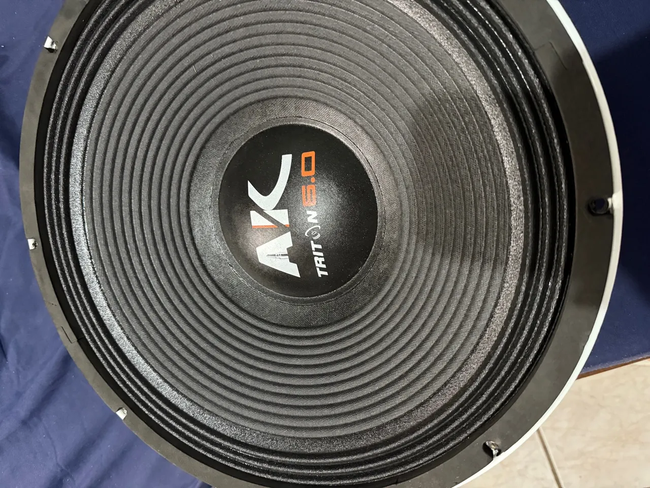 ? Alto-falante AK Tornado 6.0 - 6000W RMS - 4 Ohms ?