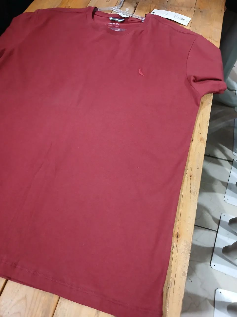 Blusa Vermelha d marca - Foto 2