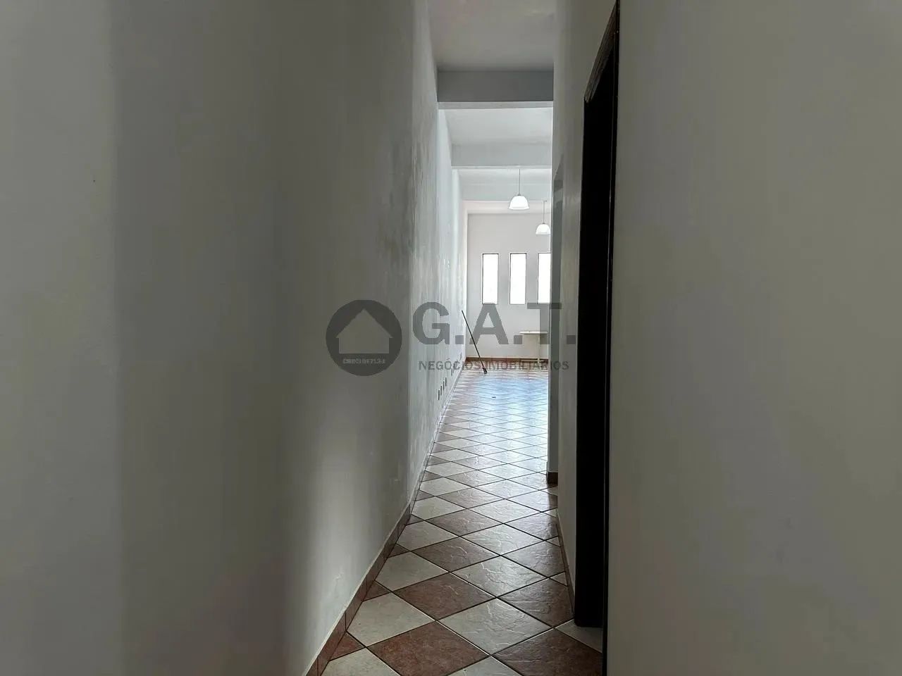 Salão Comercial para Locação no Centro de Sorocaba-SP: 1 Sala, 1 Banheiro, 110m² de Área. - Foto 5
