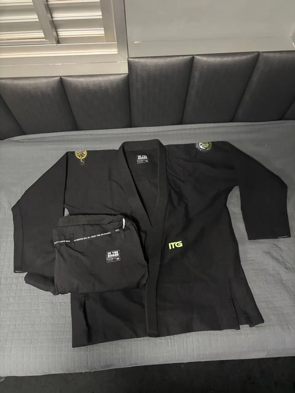 Kimono jiu jitsu a4 preto in the guard NOVO