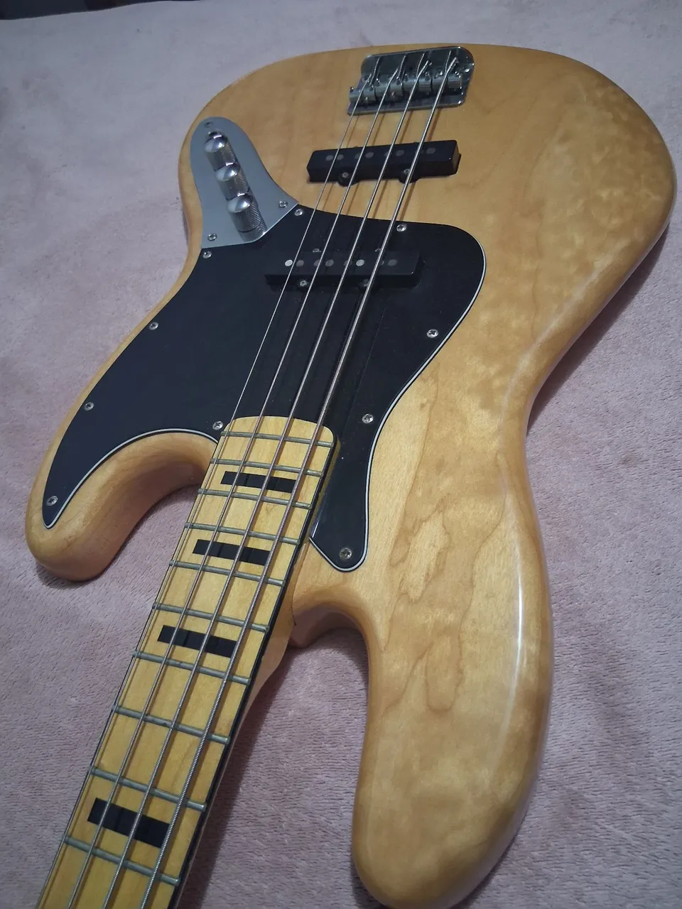 baixo fender squier vintage modified jazz bass