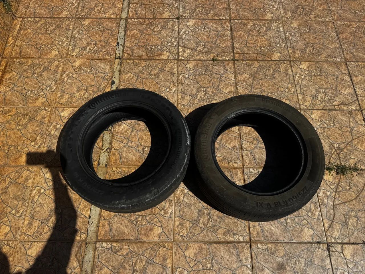 Pneu 225/60/18 - Peças para carros, vans e utilitários - Setor