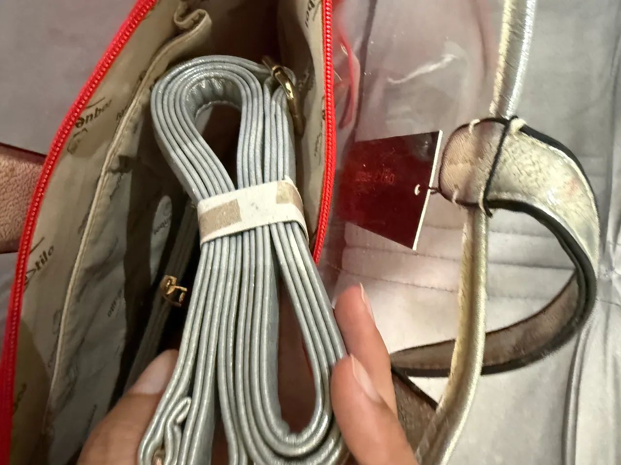 bolsa tote transparente com necessaire vermelha - Foto 4