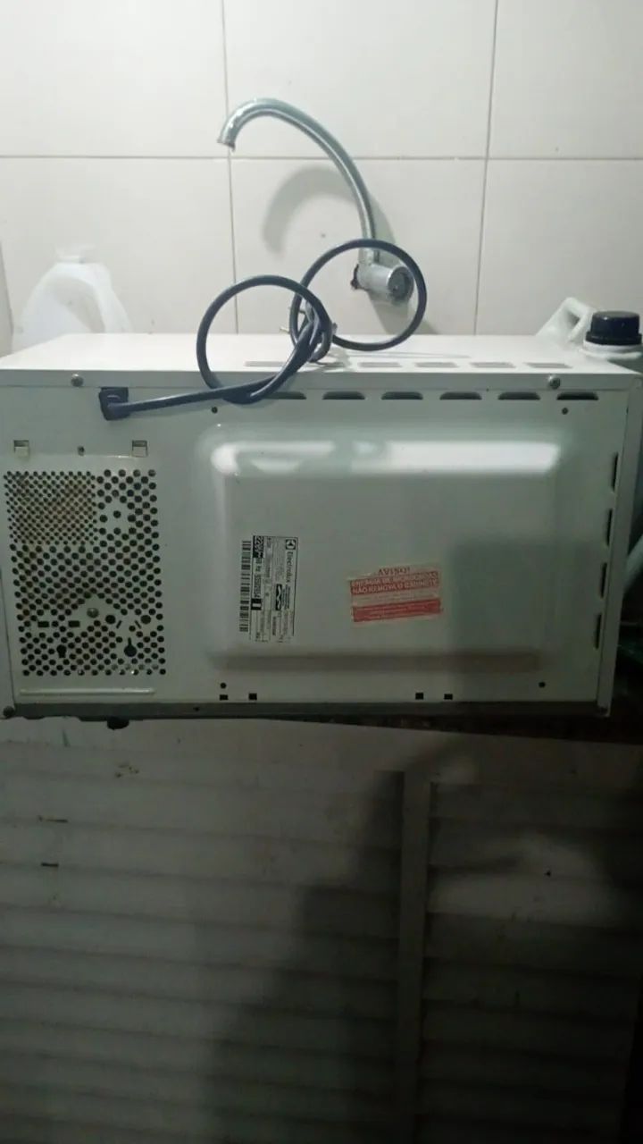 MICRO ONDAS ELECTROLUX 220V - Foto 4