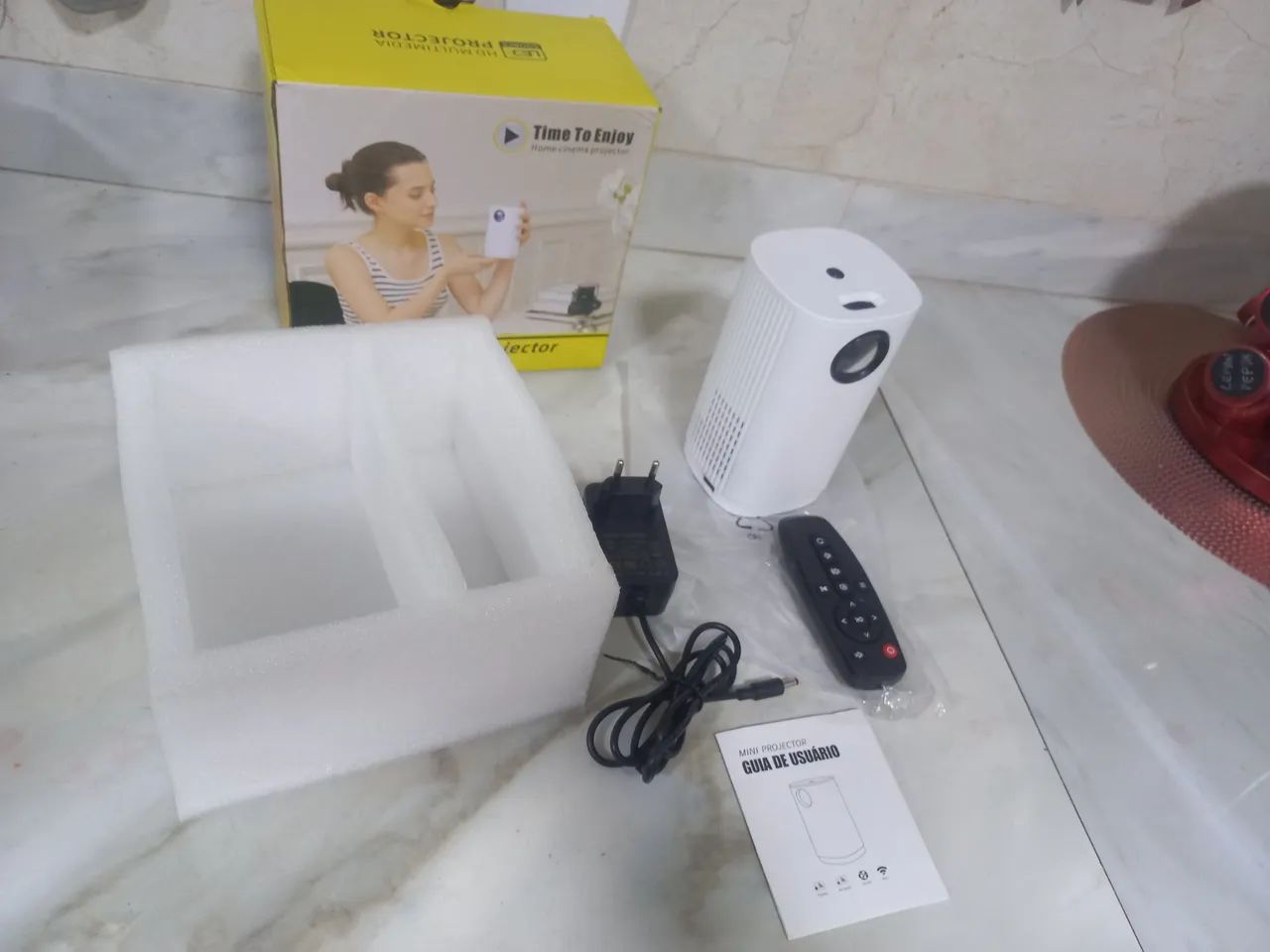 MINI PROJETOR TIME TO ENJOE