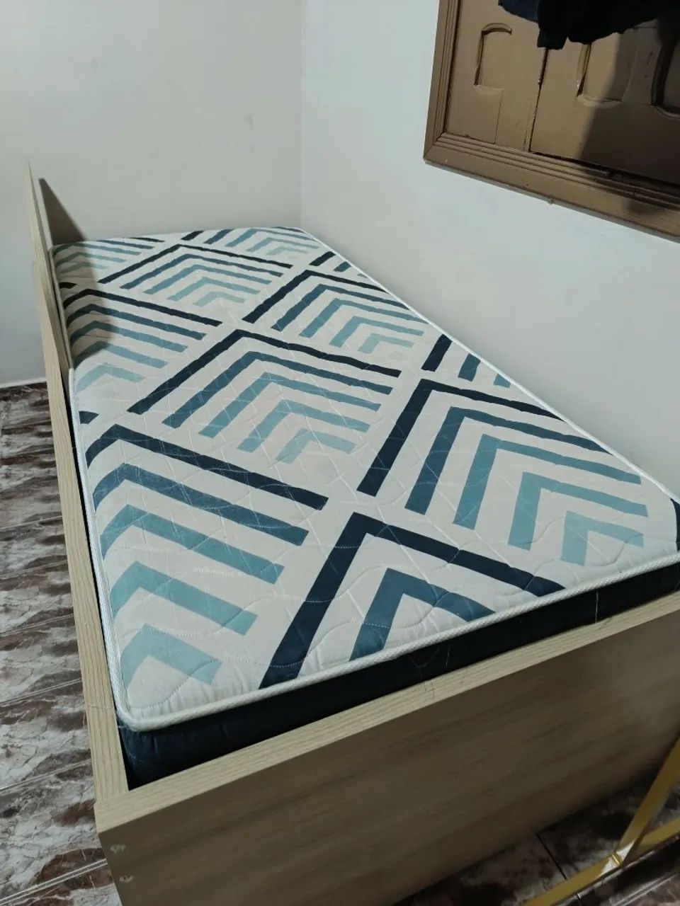 Cama de solteiro já acompanha colchão novo  - Foto 2