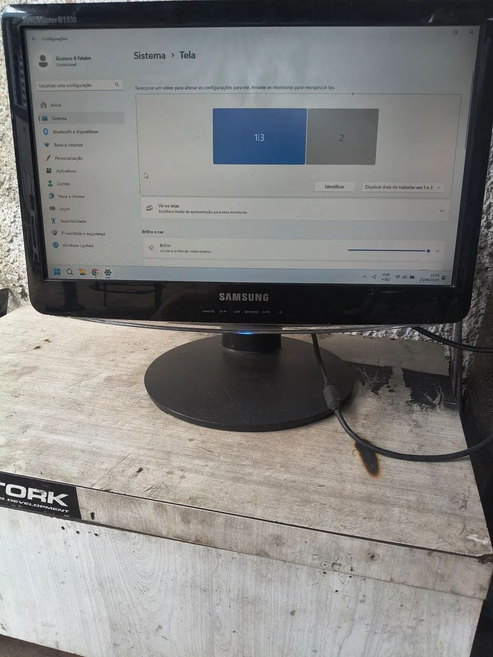 Vendo urgente monitor Samsung 19 Polegadas com suporte de mesa