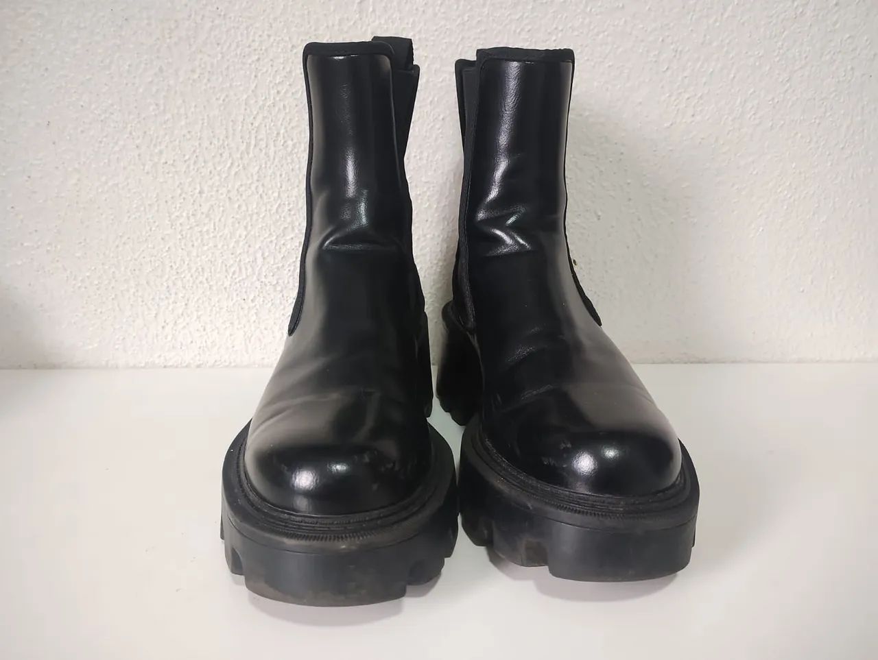 Bota Chelsea Zara modelo feminino tamanho 39 - Foto 3