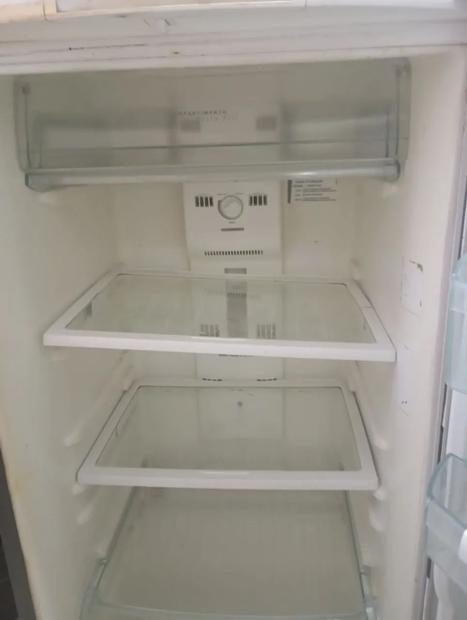 GELADEIRA COM DEFEITO PARA RETIRAR PEÇAS  - Foto 3