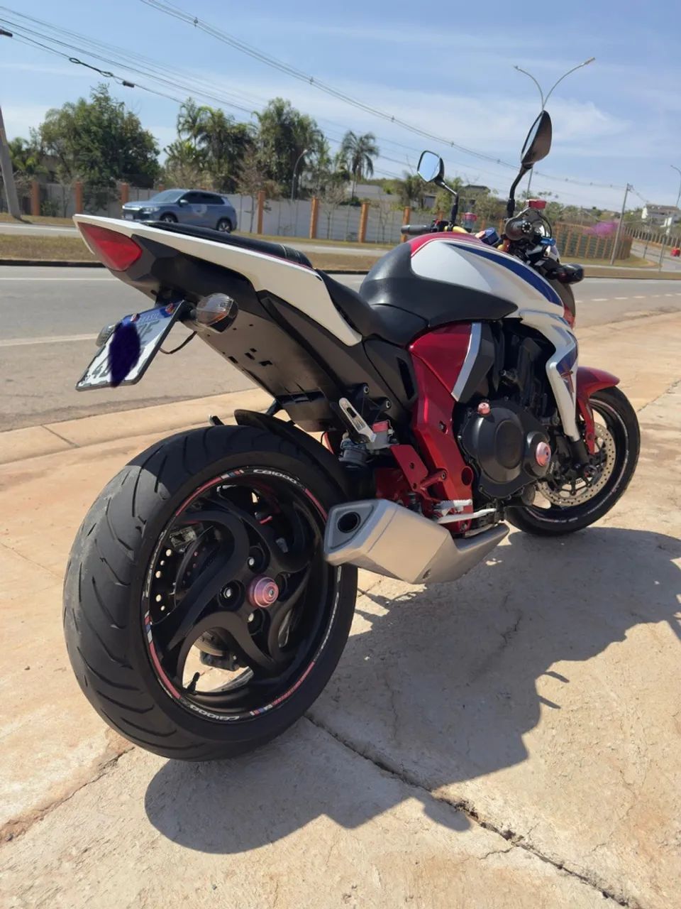 CB 1000 - Foto 2