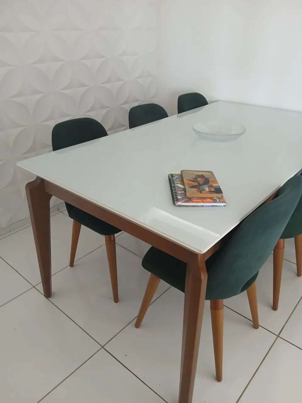 Vendo mesa de seis lugares sem as cadeiras - Foto 2