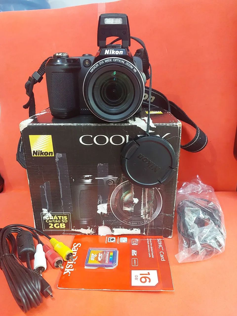 Câmera nikon Coolpix L120 na caixa 