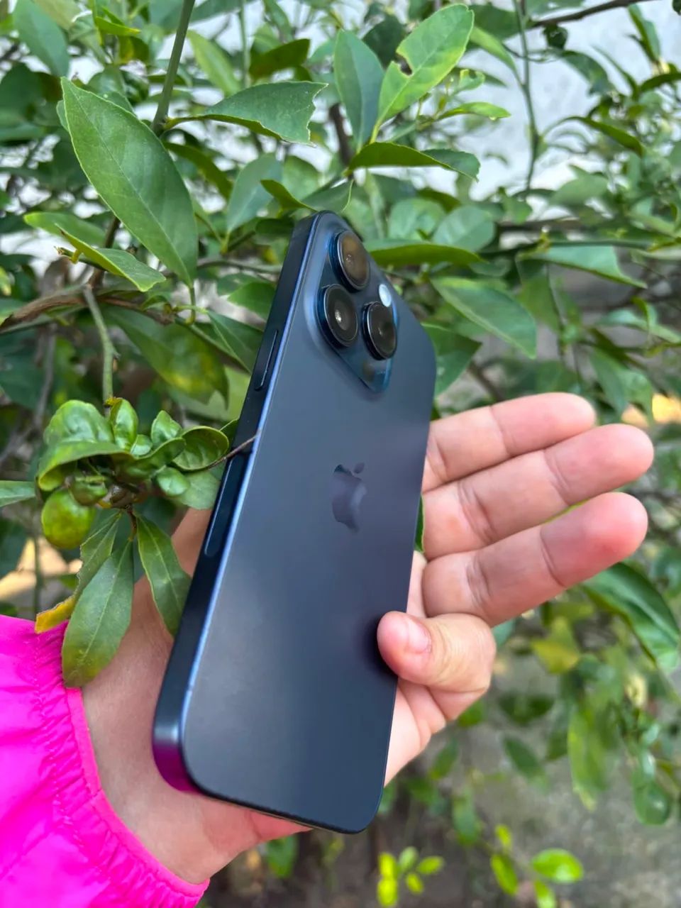 iPhone 15 pro 256 - Foto 2