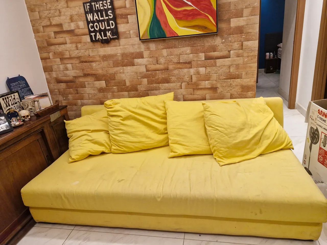 Sofá amarelo 